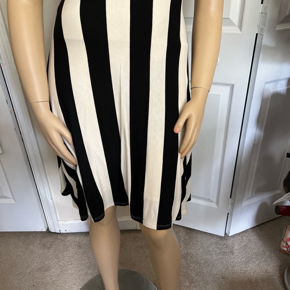 ARIELLA Striped Dress Size Large Black and Off White Sleeveless - Picture 3 of 9